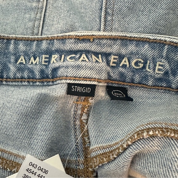 American Eagle Strigid Mom Jean in Blue Breeze Women Size 20 or 35 W Standard - Picture 7 of 15